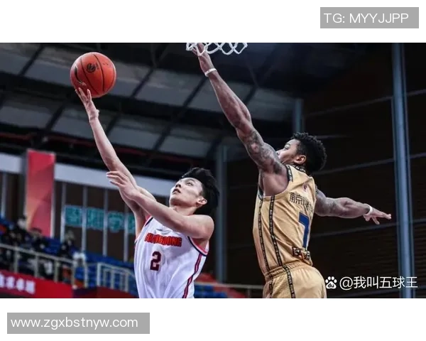 重庆篮球队进攻战术解析与球员表现深度剖析